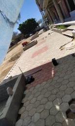 Piso exterior con adoquines